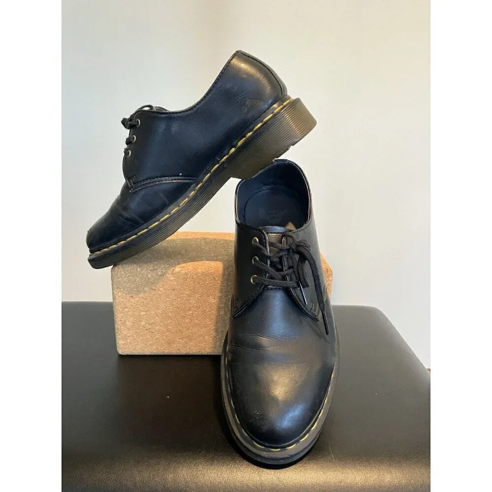 Doc Martens US, Men 6 Ladies 7, Black Vegan Lace-Up Oxford Shoes AW004